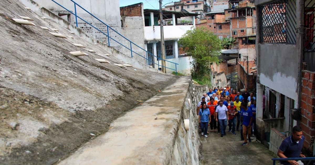 Prefeitura entrega contenção de encosta e dá ordem de serviço para geomantas em Pau da Lima