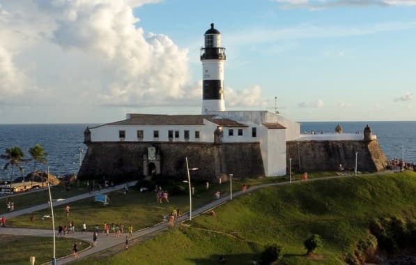 Falso alarme de tiros causa confusão no Farol da Barra