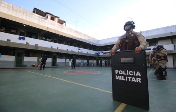 Celulares são apreendidos durante operação no sistema prisional de Salvador