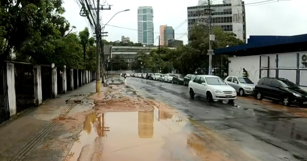 Abastecimento de água é temporariamente suspenso no Caminho das Árvores após rompimento de tubulação