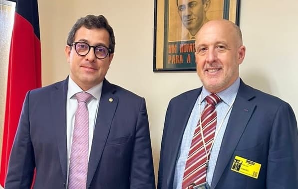 Deputado federal se reúne com representante mundial do Tinder para discutir regulamentação do app no Brasil