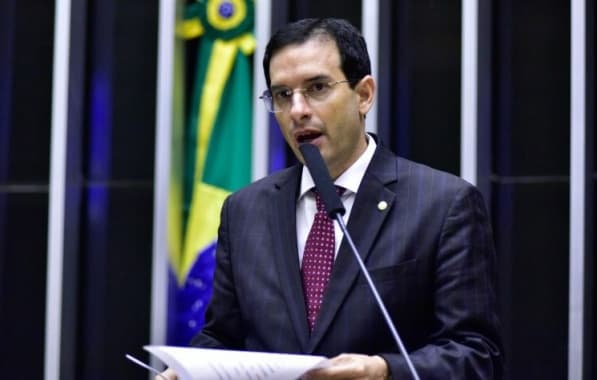 Leo Prates questiona perda de vôos e aumentos de passagens aéreas na Bahia