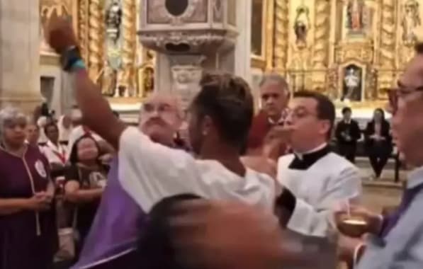 Homem comete intolerância ao quebrar hóstia na missa de 7º dia de Dom Geraldo Majella