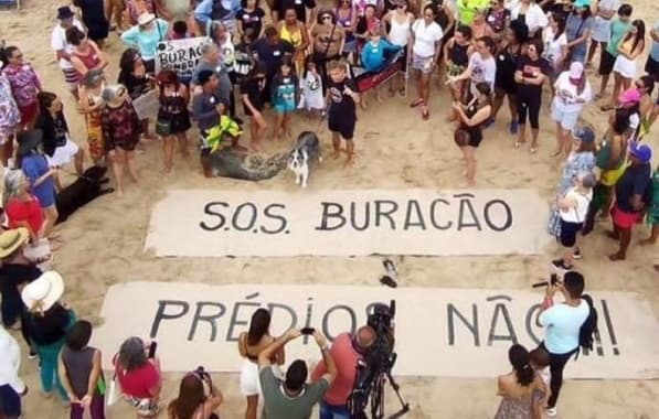 Moradores e ambulantes protestam contra empreendimento imobiliário na Praia do Buracão