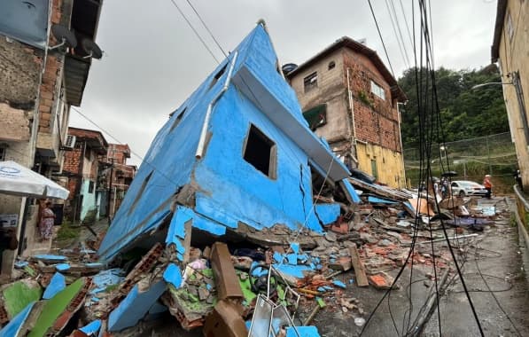 Prédio de três andares que desabou em Salvador foi construído de forma irregular, diz Defesa Civil