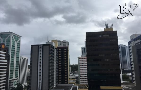 Feriado deverá ser de tempo nublado e chuvoso em Salvador