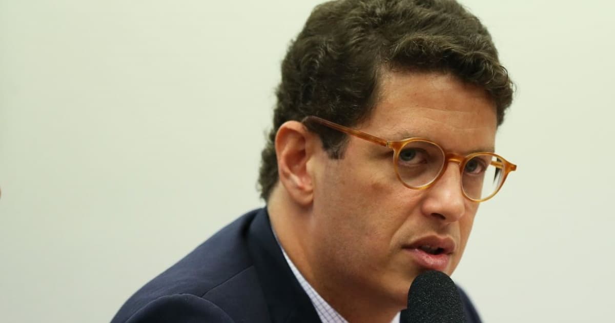 Ex-ministro do Meio Ambiente, Ricardo Salles, é hostilizado ao comprar produtos orgânicos