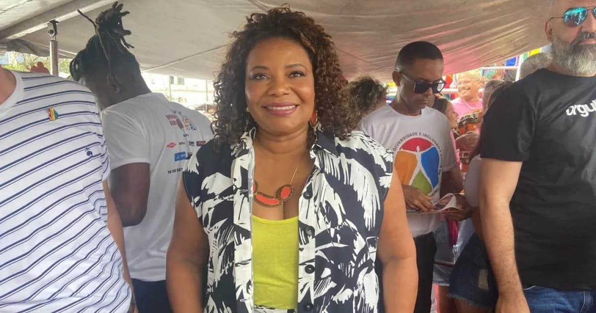 Margareth Menezes recebe homenagem na Parada LGBTQIA+ da Bahia e fala sobre fortalecer a democracia