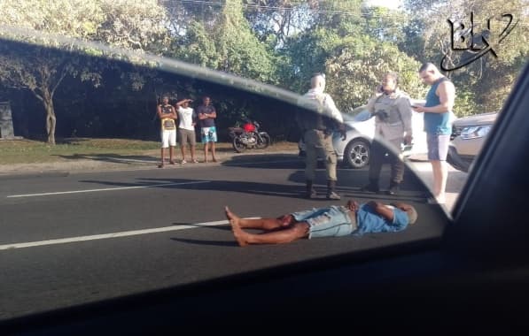 Acidente deixa trânsito lento na Avenida Paralela