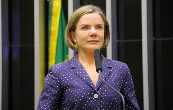 Presidente do PT, Gleisi Hoffmann é internada para investigar obstrução coronária