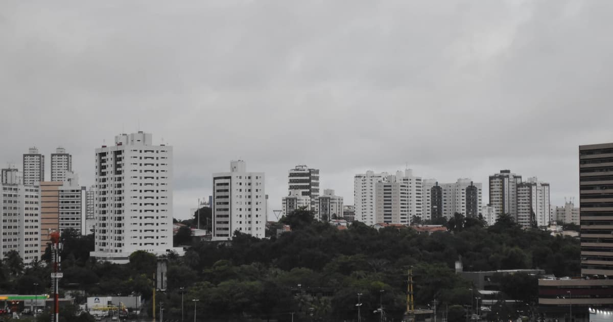 Fim de semana em Salvador deve ser de céu nublado e chuvas fracas