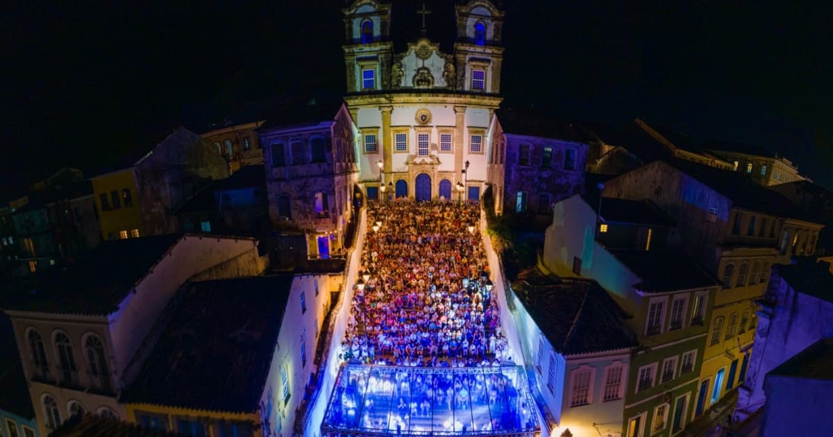 Primeira apresentação da Orkestra Rumpilezz lota Escadaria do Passo