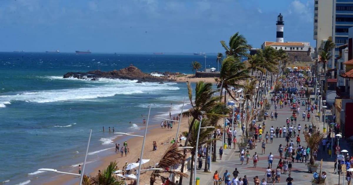 Início de feriadão em Salvador terá tempo estável com chance de chuvas fracas