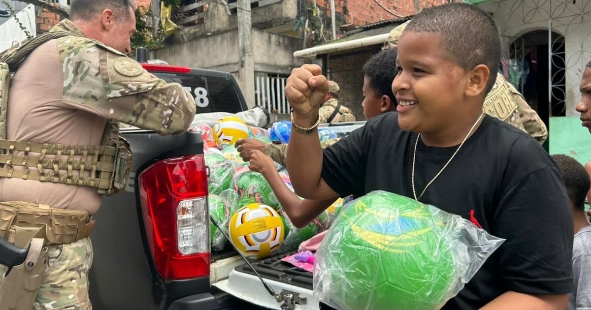 Polícia Civil distribui mais de 400 brinquedos para crianças do Subúrbio Ferroviário