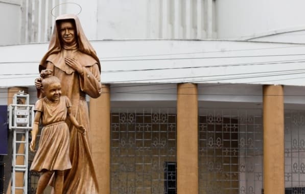 Monumento em comemoração à canonização de Irmã Dulce é inaugurado no Largo de Roma