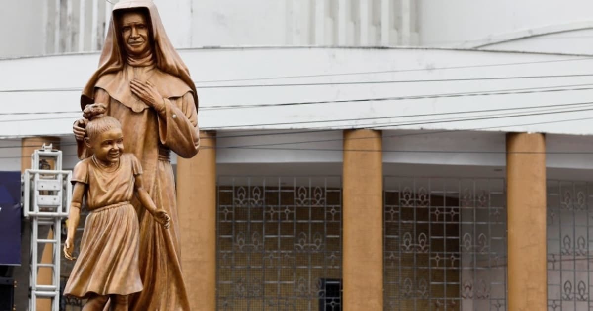 Monumento em comemoração à canonização de Irmã Dulce é inaugurado no Largo de Roma