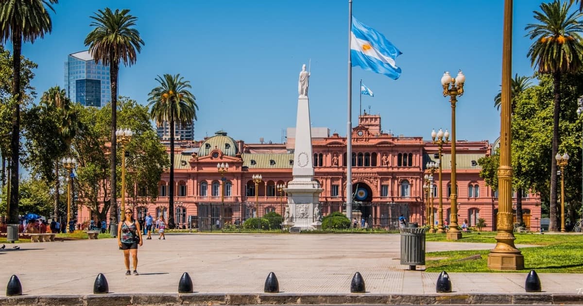 Em meio a crise econômica, argentinos escolhem presidente no domingo