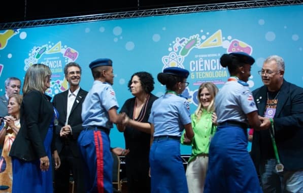 Estudantes baianos recebem medalhas da NASA pela descoberta de asteroides 