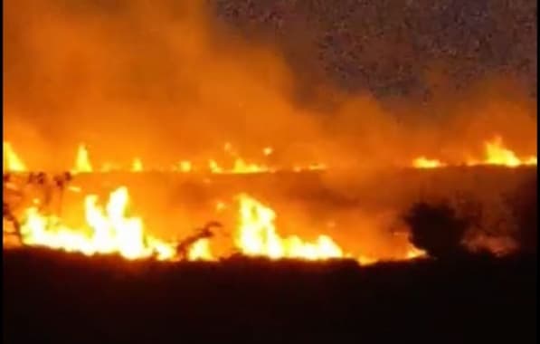 VÍDEO: Incêndio de grandes proporções atinge Loteamento Marisol, na Praia do Flamengo 