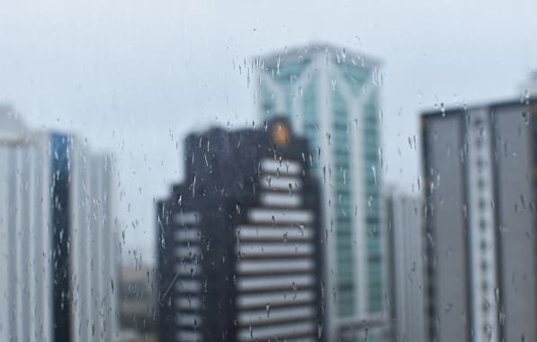 Codesal alerta para risco de deslizamento de terra e avisa que chuva não vai dar trégua em Salvador