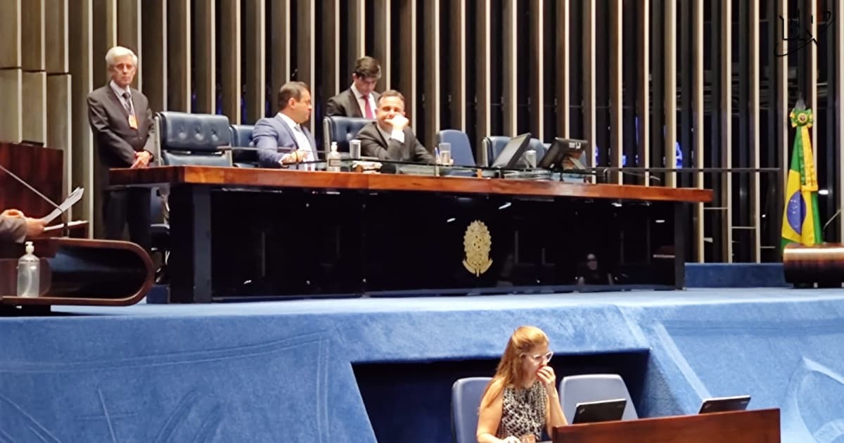 Rodrigo Pacheco com plenário do Senado vazio
