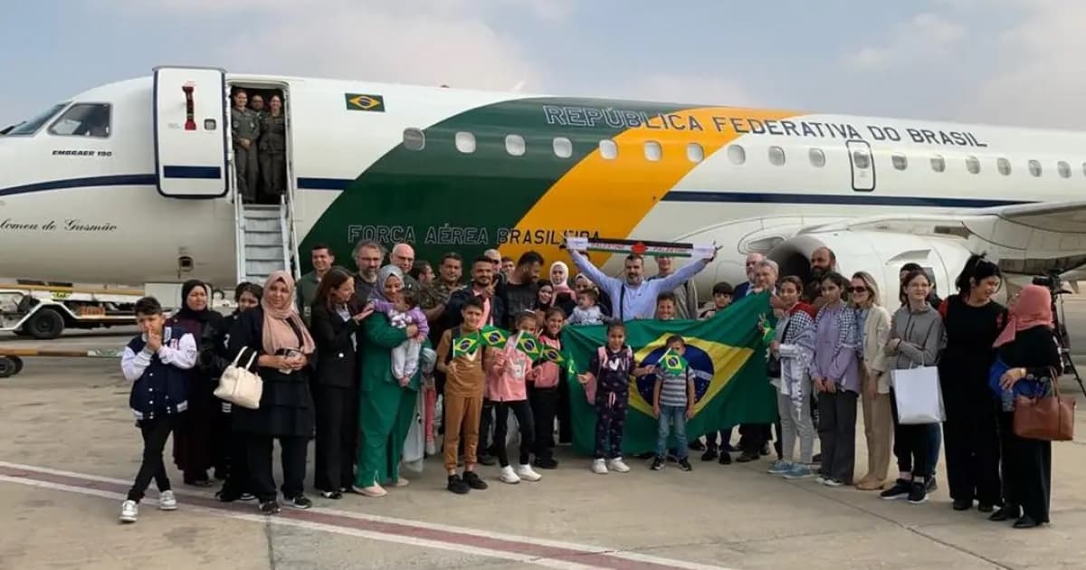 Avião da FAB com repatriados de Gaza