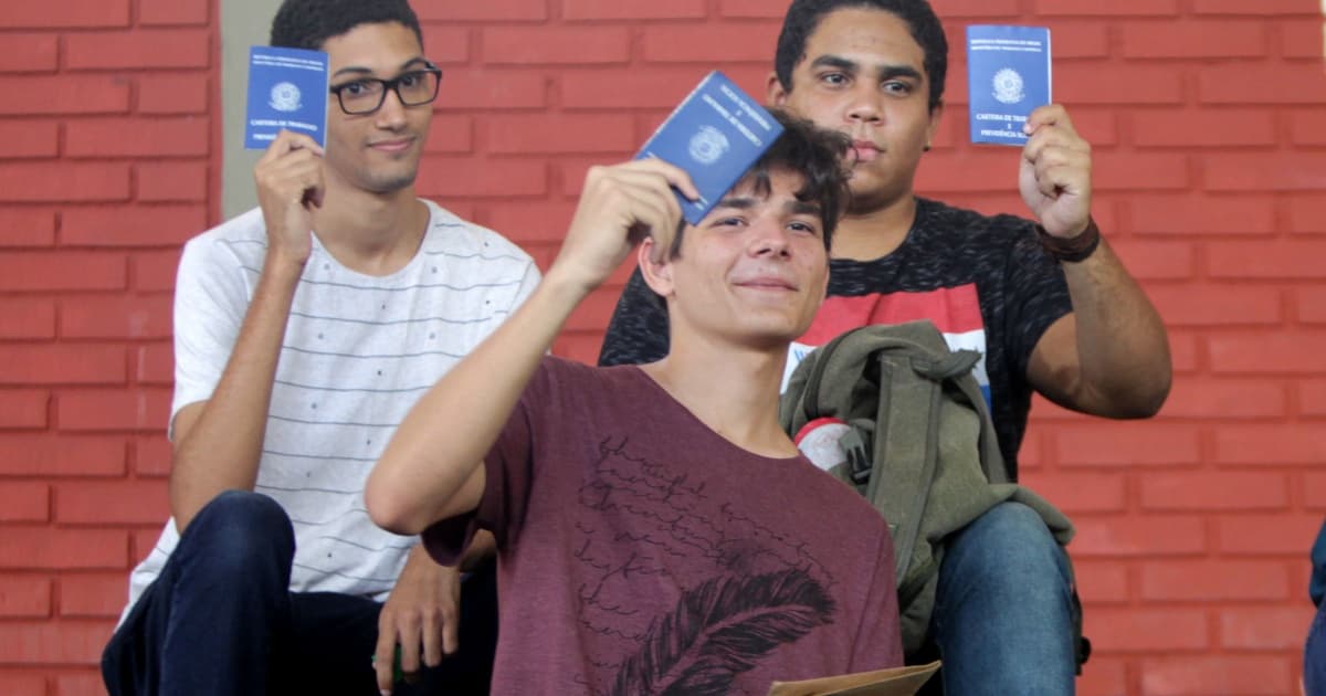 Governo convoca 2 mil jovens da Bahia para contratação pelo Projeto Primeiro Emprego 