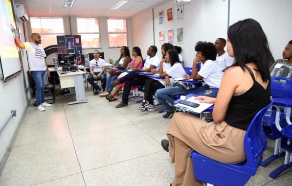 Capacitação em linguagens digitais e economia criativa beneficia jovens de comunidades de Salvador