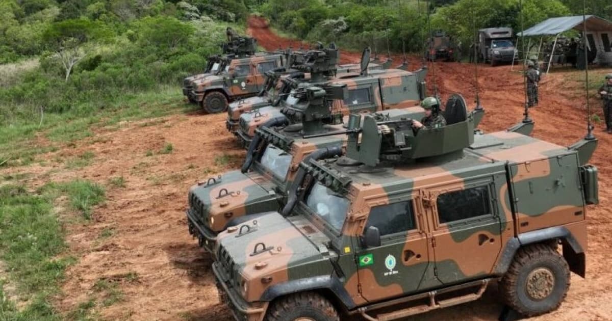 Veículos do Exército na fronteira
