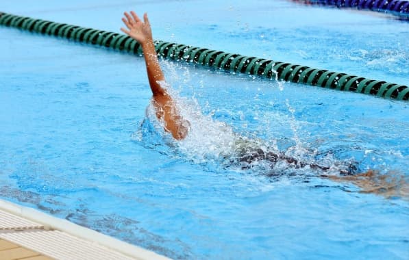 Sorteio para aulas de natação e hidroginástica na Arena Aquática Salvador acontece segunda; veja como participar