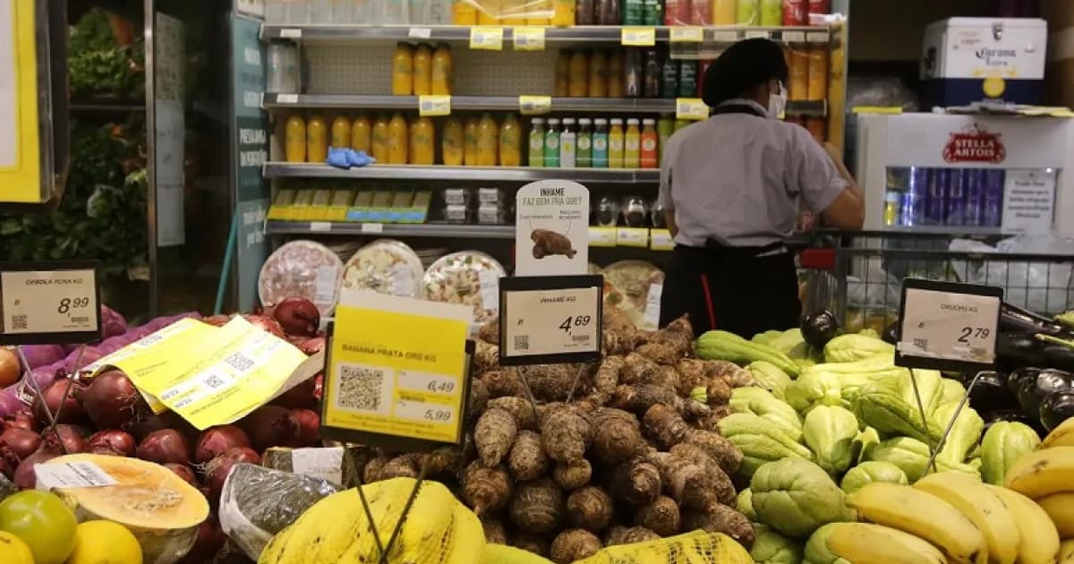 Inflação sobe puxada por alimentos