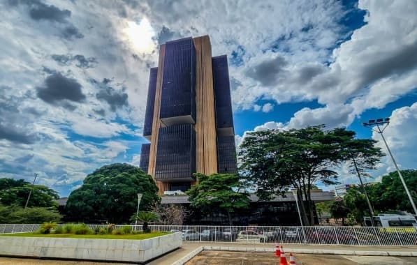 BC reduz taxa de juros em 0,5 p.p. e Selic termina 2023 em 11,75%