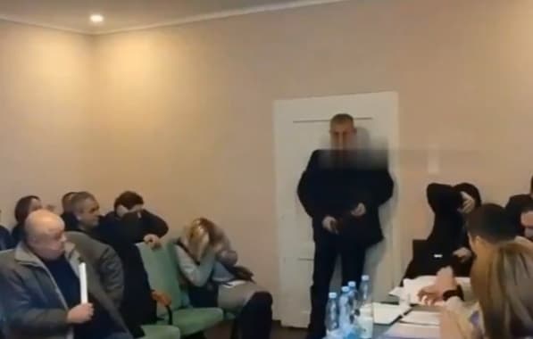 VÍDEO: Deputado ucraniano invade reunião e detona duas granadas deixando um morto e 26 feridos
