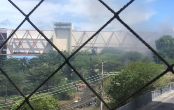 VÍDEO: Incêndio atinge área do antigo Centro de Convenções