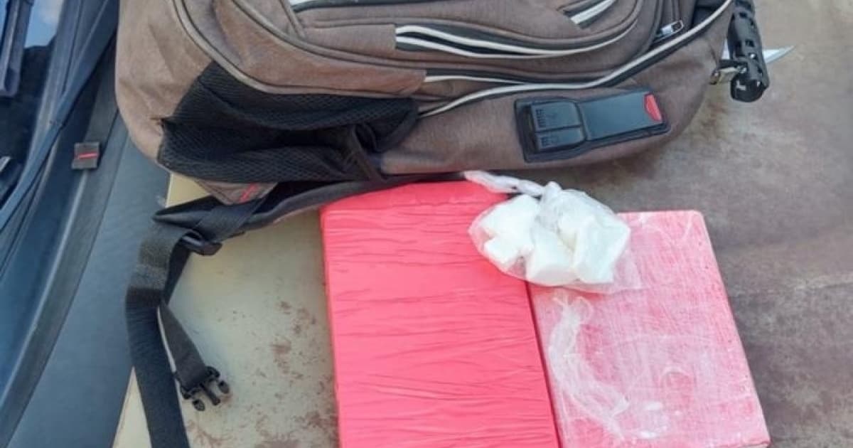 Polícia Militar apreende mais de 2 kg de cocaína na Avenida Barros Reis