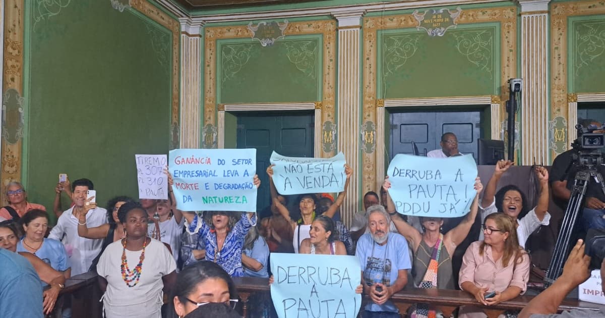 VÍDEO: Moradores da Barra protestam na Câmara de Salvador contra projeto que prevê venda de terrenos