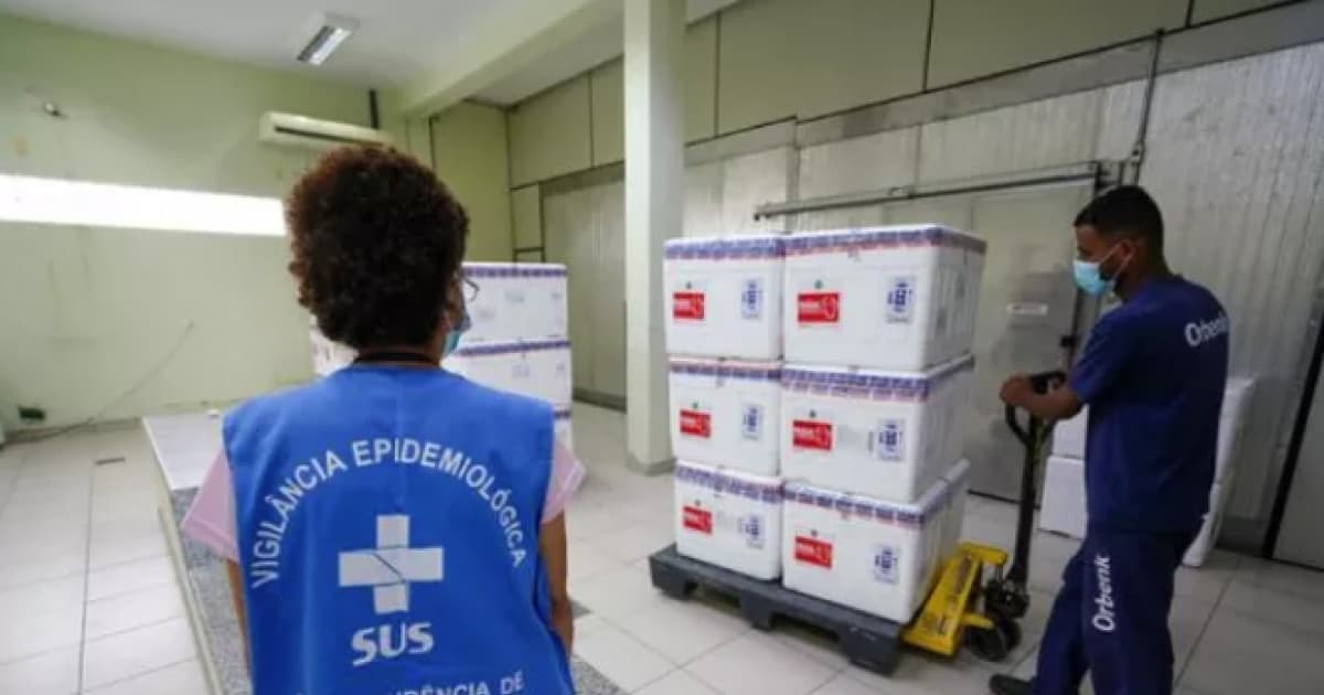 Vacinas deixadas por Bolsonaro quase sem validade são queimadas; prejuízo é de mais de R$ 1 bi