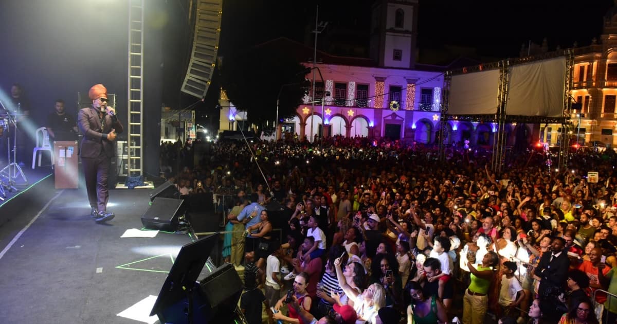 Carlinhos Brown fecha programação do Natal Salvador na Praça Municipal