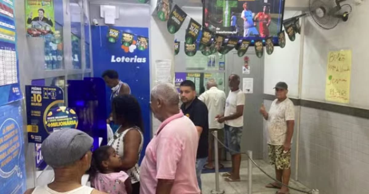 Baianos lotam casas lotéricas em Salvador para apostar na Mega da Virada