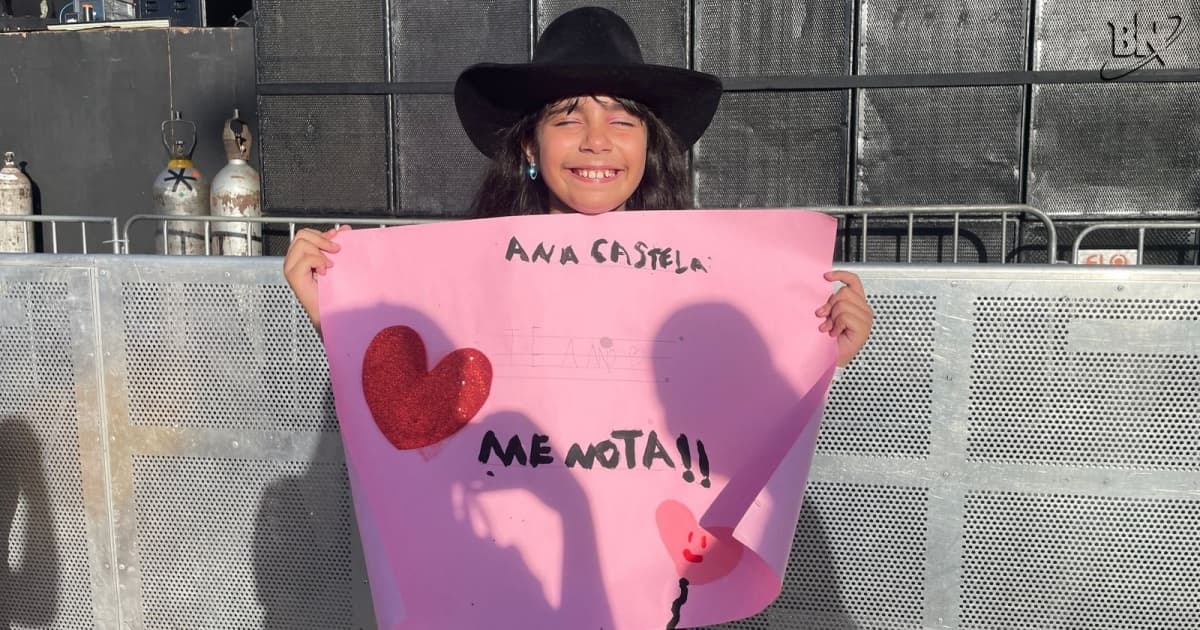 Fã mirim de Ana Castela chega cedo na Arena Daniela Mercury para acompanhar show da boiadeira 