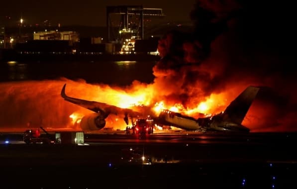 VÍDEO: Avião com 379 pessoas a bordo colide com aeronave da Guarda Costeira e pega fogo no Japão