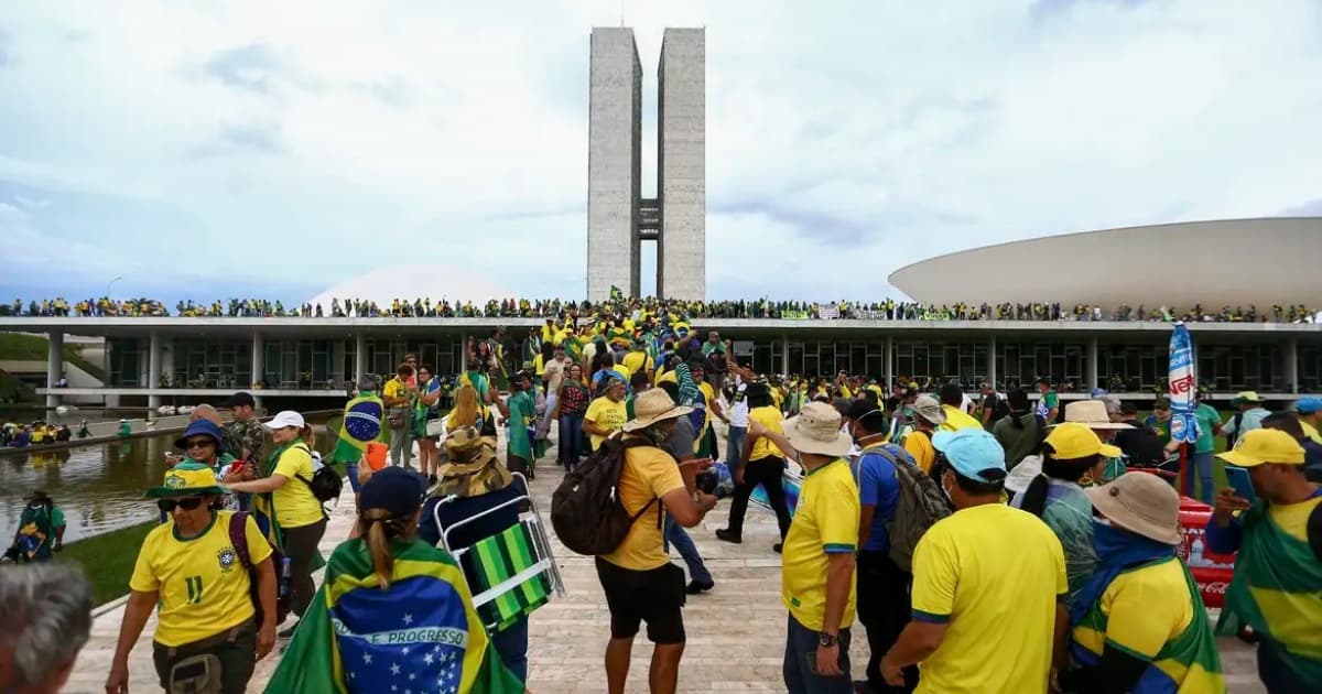 Câmara inaugura exposição para marcar um ano dos ataques de 8/1