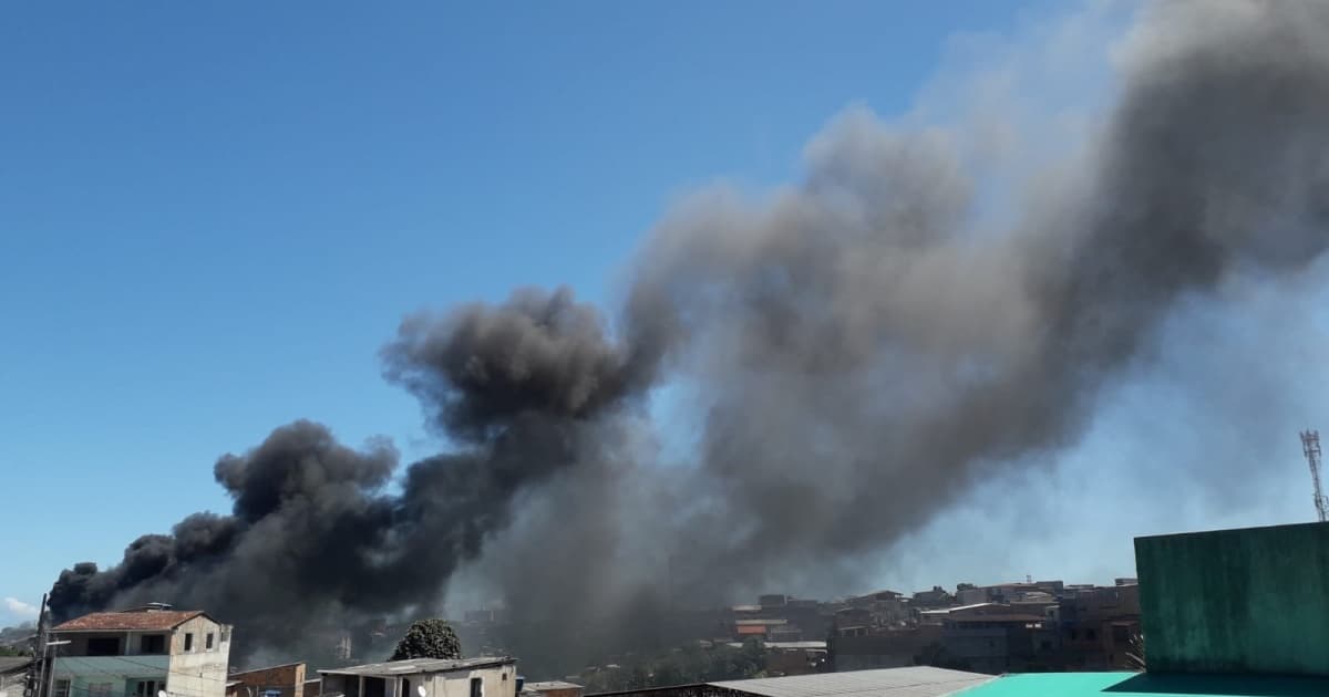 Incêndio atinge galpão em Águas Claras 