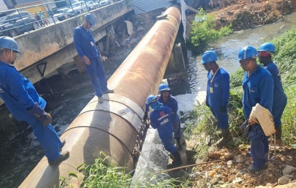 Vazamento em adutora afeta abastecimento de água em bairros de Salvador