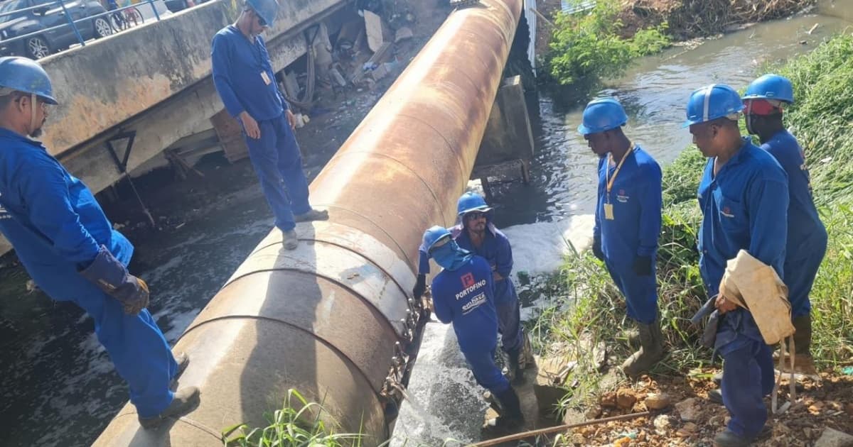 Vazamento em adutora afeta abastecimento de água em bairros de Salvador