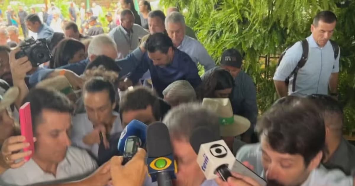VÍDEO: Piso cede durante entrevista do governador de SP Tarcísio de Freitas em feira agropecuária