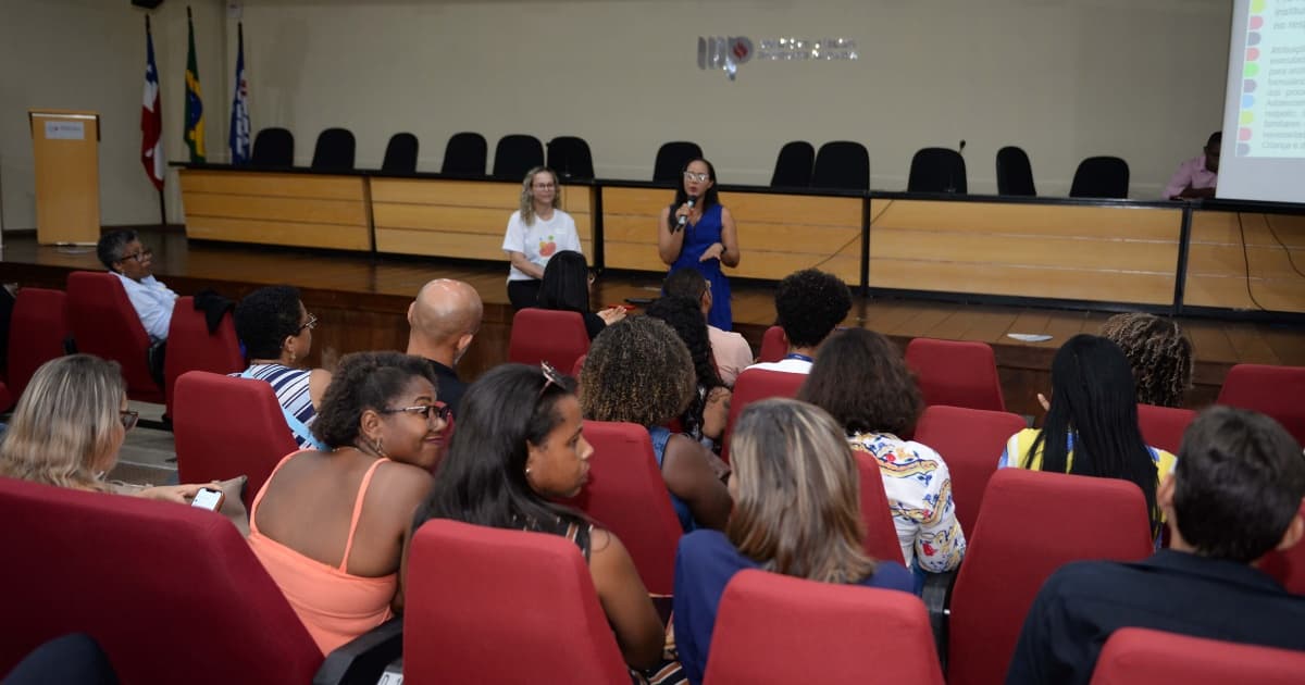 Profissionais que vão atuar com crianças e adolescentes passam por capacitação pela Prefeitura de Salvador
