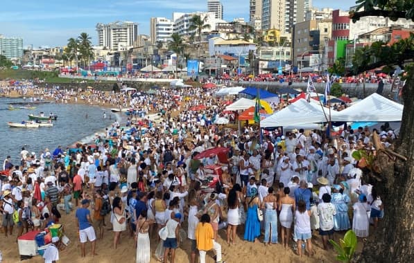 Festa de Iemanjá: Baianos e turistas participam da celebração no bairro do Rio Vermelho