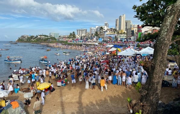 Marcada pela ancestralidade e tradição, baianos reverenciam Iemanjá em Salvador 