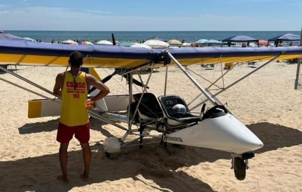 Avião de pequeno porte cai e duas pessoas são resgatadas em praia de SC